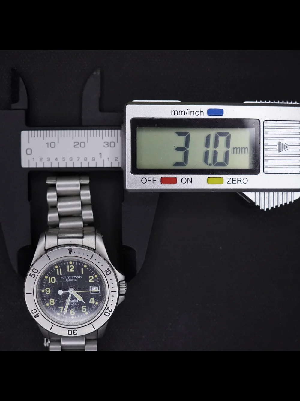 Vintage Hamilton Khaki Sub 660ft Diver 31mm Black Dial Quartz Ladies Watch 8587B